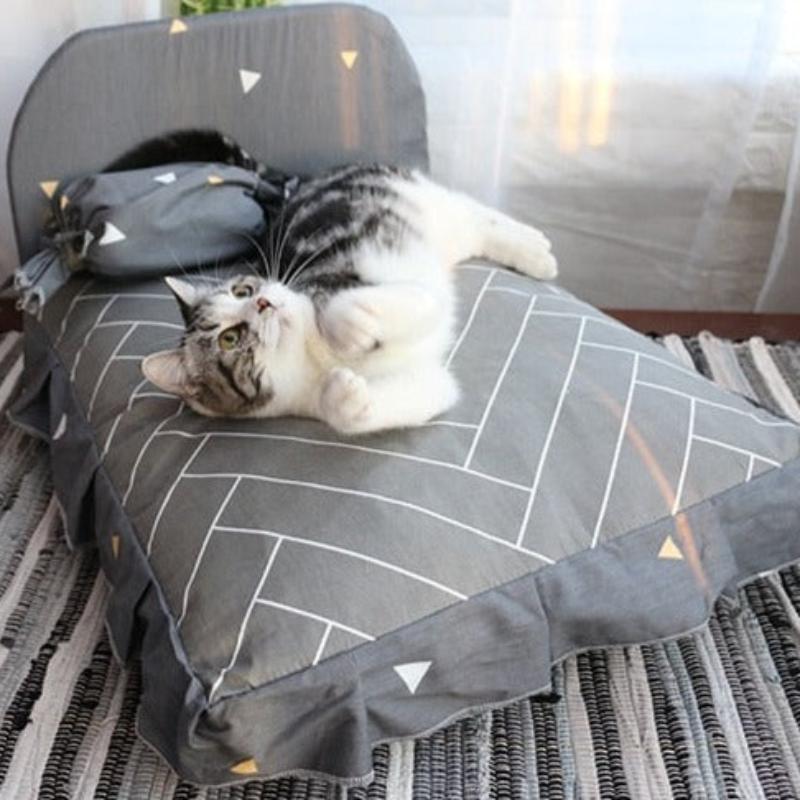 Anti-Slip Soft Cotton Dog Bed and Cat Bed: Comfort and Stability